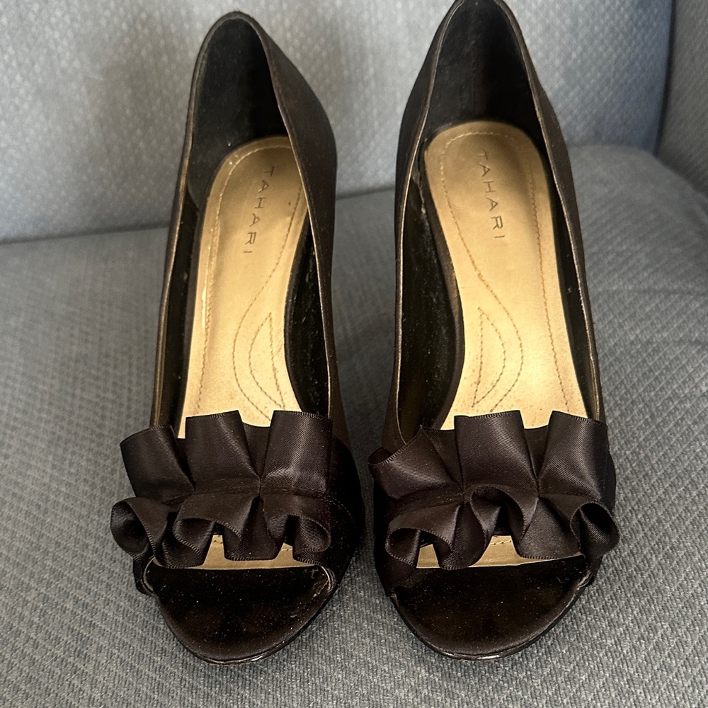 Tahari peep toe black heels